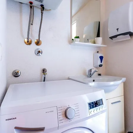 1 Bedroom Lovely In *